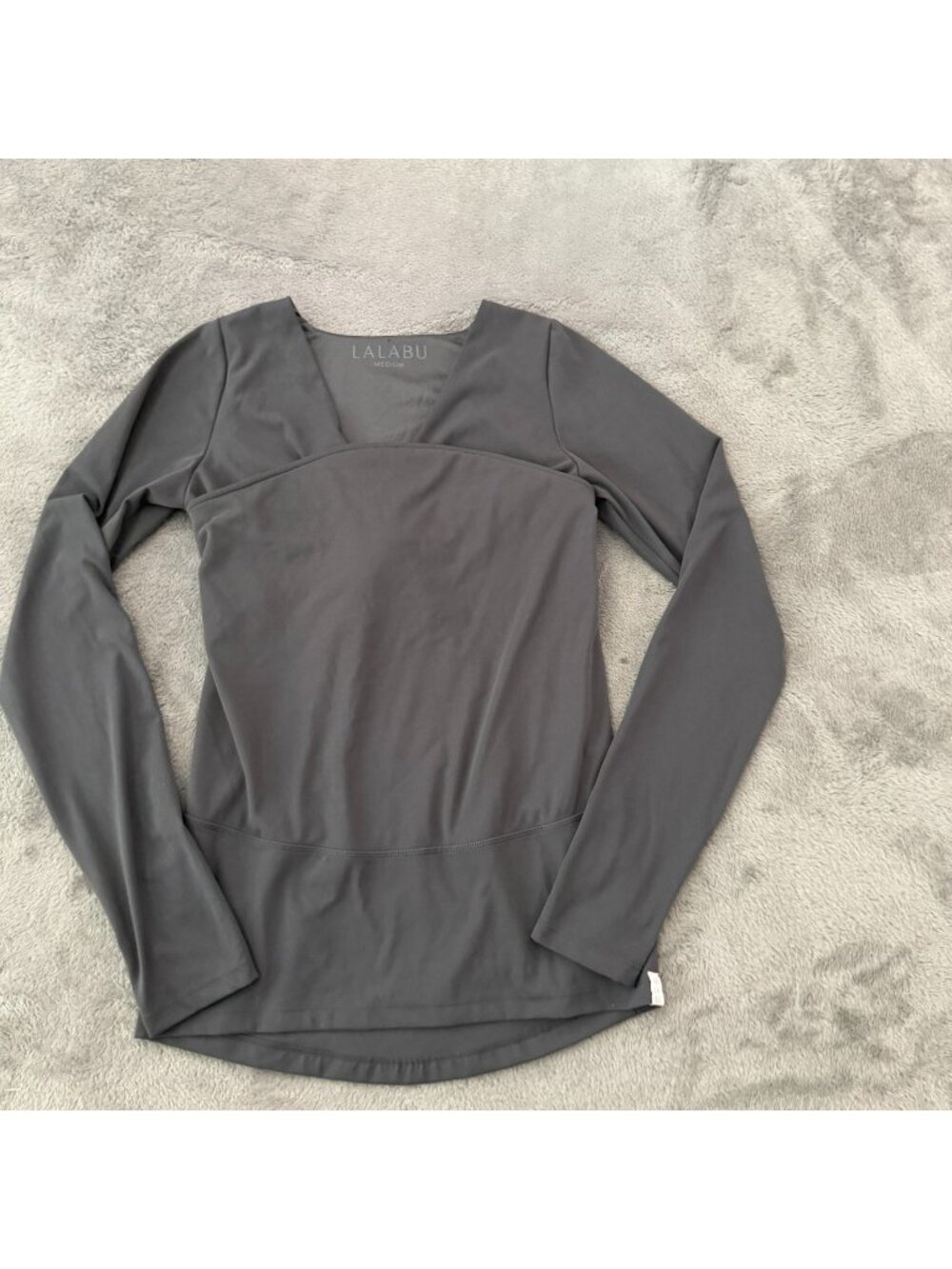 Lalabu Long Sleeve Soothe Shirt Babywearing Womens MEDIUM Gray Newborn Carrier